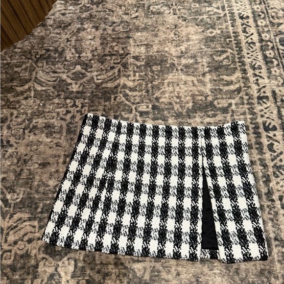 Stylish Black and White Checkered shirt topper - Picture 1 of 8